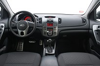 Samuel Pantuzo Interior do Cerato é bem resolvido com ergonomia adequada e acabamento de qualidade