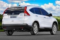 Divulgação Filete cromado logo abaixo do logo da marca dá um toque de luxo ao carro