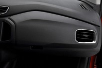 Chevrolet Porta-luvas superior avança no espaço do passageiro