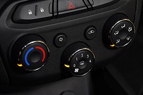 Chevrolet Ar-condicionado é manual