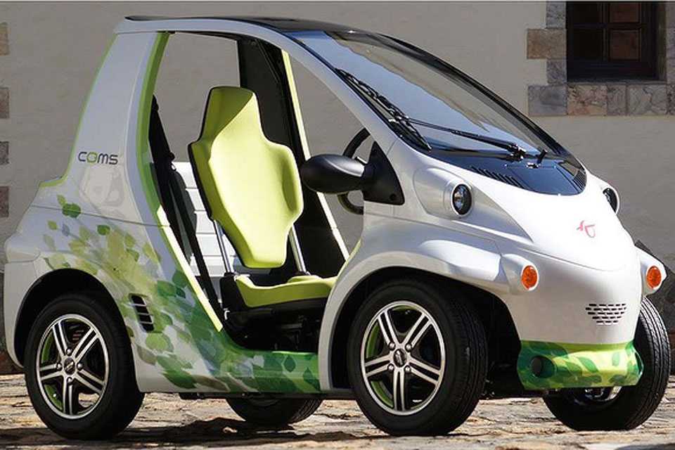 Toyota anuncia lançamento do minicarro elétrico COMS AUTOO