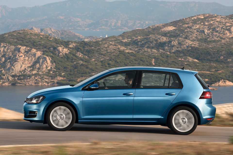 Segundo a VW, o Golf 1.4 alcança até 212 km/h