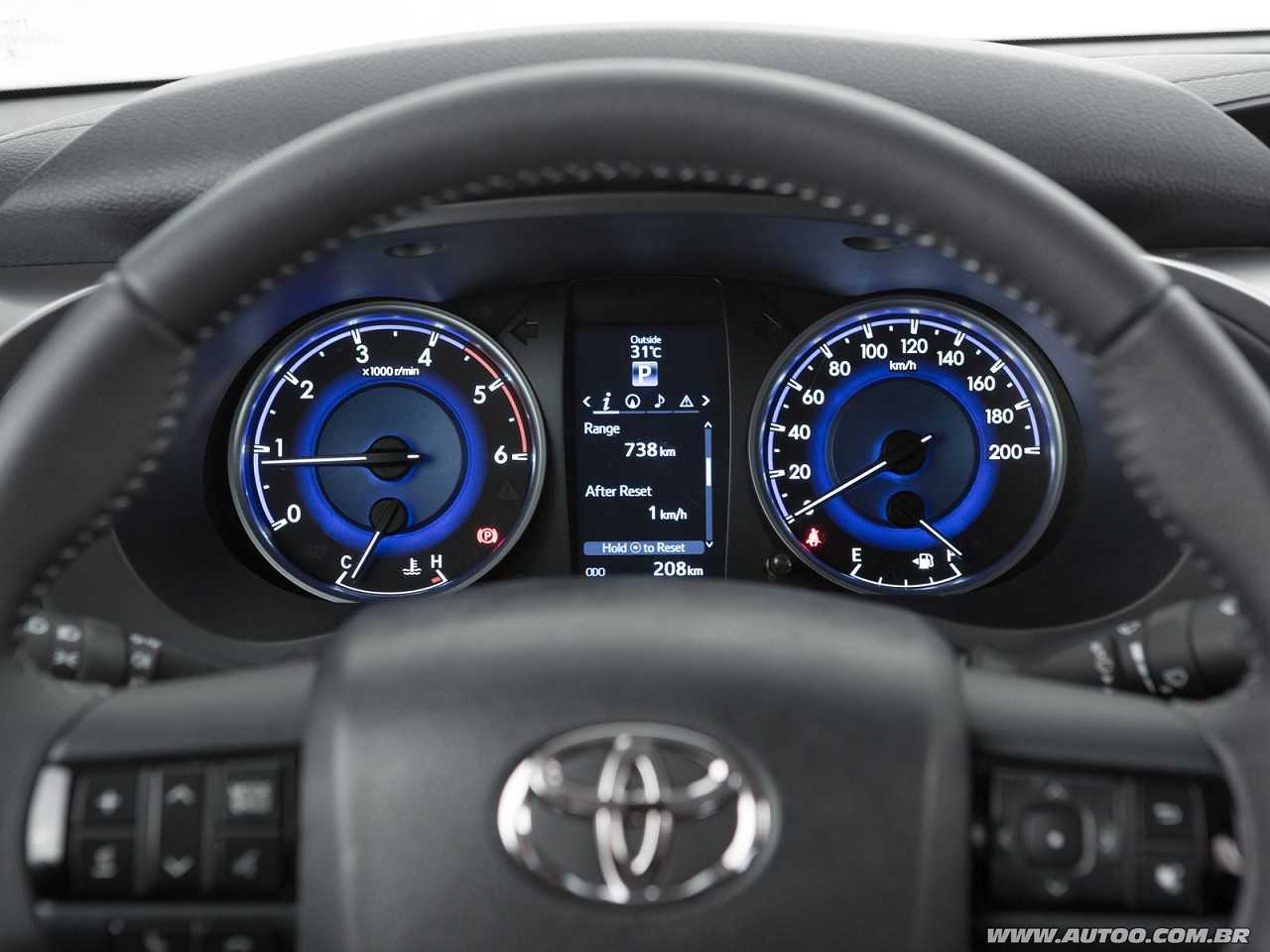 Toyota�Hilux - Foto 157 de 170 - 1600 x 1200 pixels2016 - painel de instrumentos