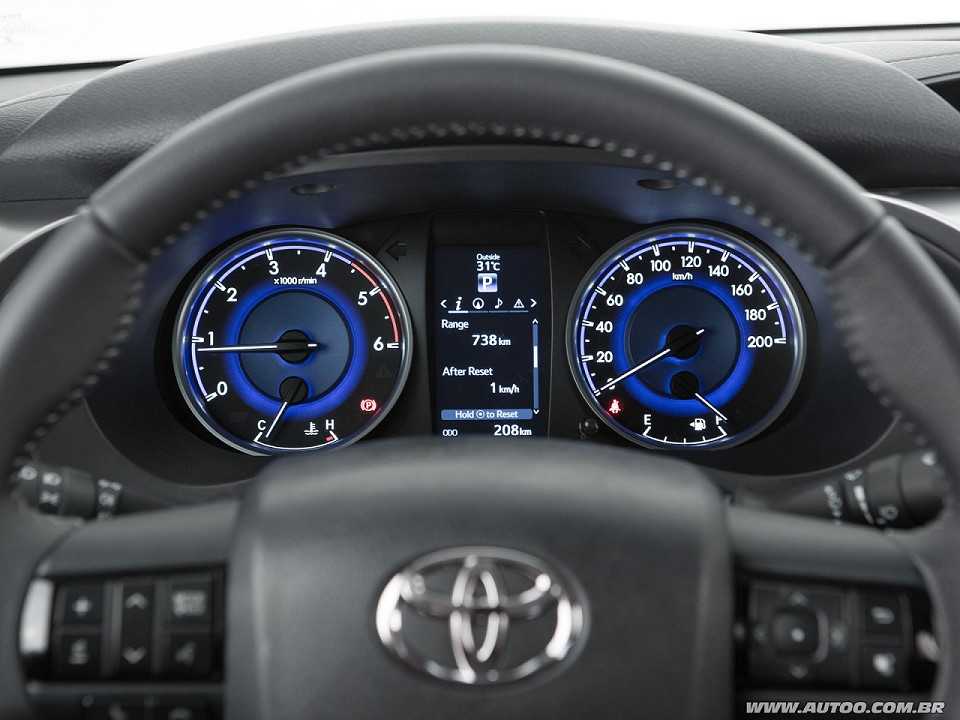 ToyotaHilux 2016 - painel de instrumentos