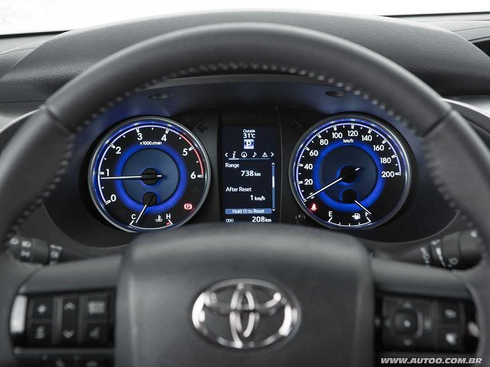 Toyota�Hilux 2016 - painel de instrumentos