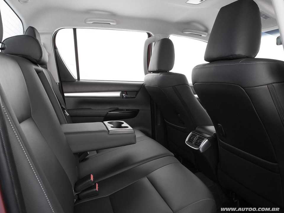 Toyota�Hilux 2016 - bancos traseiros