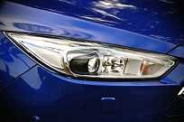 Faróis bi-xenon adaptativos ajustam a iluminação de acordo com a condição de rodagem