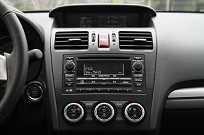 O ar condicionado tem controle digital, mas o rádio não tem GPS
