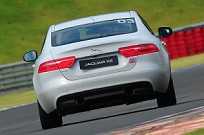 Divulgação XE oferece motor 2.0 turbo e V6 3.0