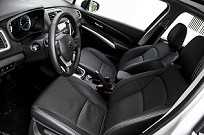 Divulgação Bancos de couro são de fábrica para não danificar airbags