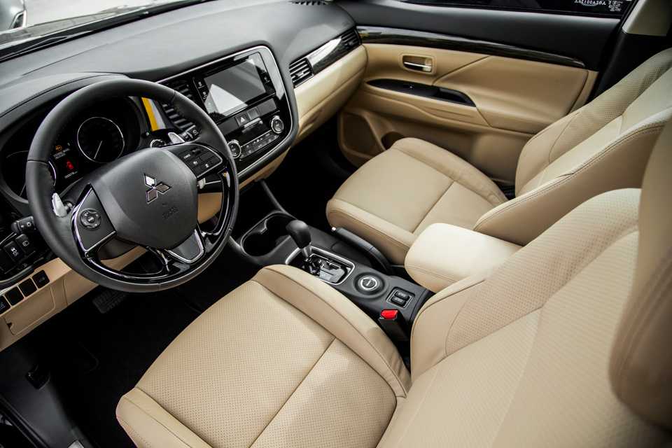O New Outlander 2016 é equipado com nove airbags: dianteiros, cortina, laterais e de joelhos