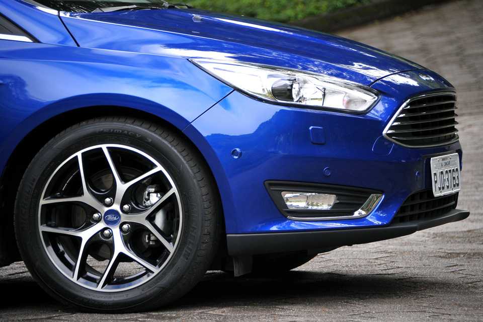 As rodas são de 17 polegadas, para a versão Titanium o desenho é exclusivo
