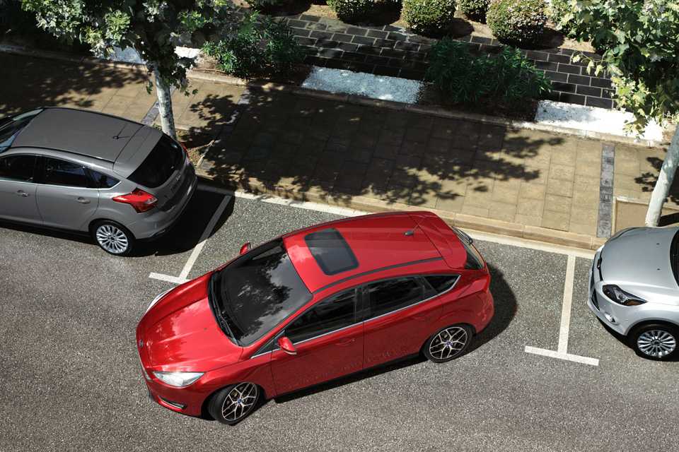 Há ainda o sistema de estacionamento automático de nova geração, para vagas paralelas e perpendiculares