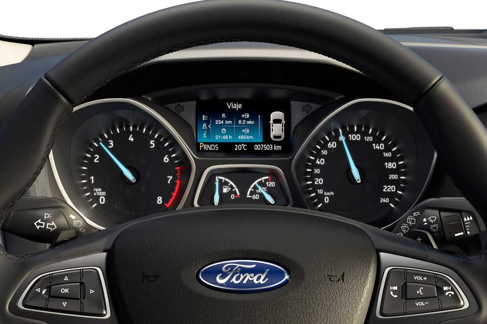 Na versão Titanium há tela multifuncional de 4,2” no painel de instrumentos, que pode ser configurada pelo motorista