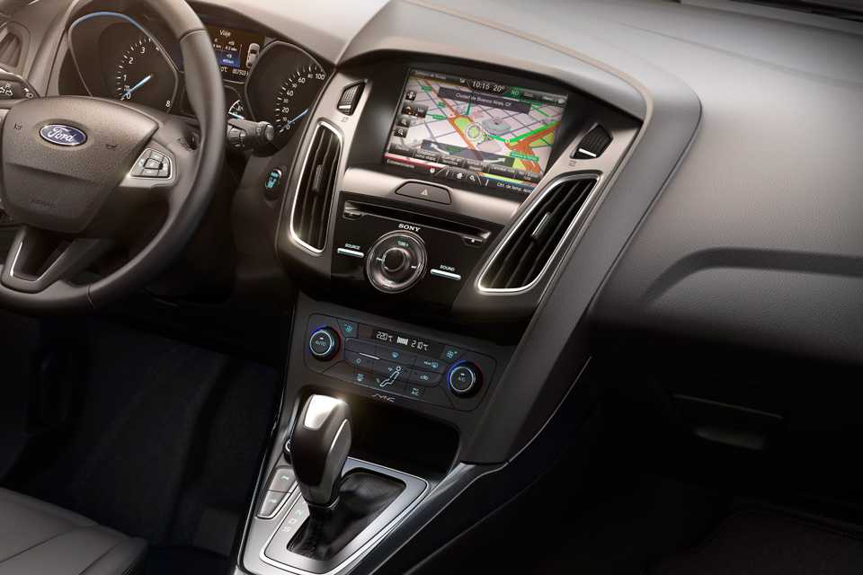 A versão Titanium vem com o SYNC MyFord Touch, com tela de 8 polegadas, sistema de navegação, comandos de voz, entre outros.