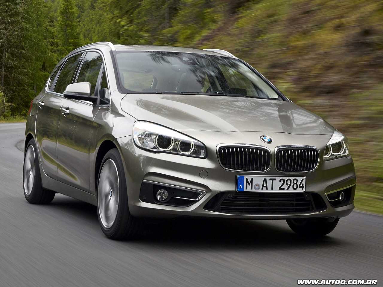 BMW�S�rie 2 Active Tourer - Foto 3 de 9 - 1600 x 1200 pixels2014 - �ngulo frontal