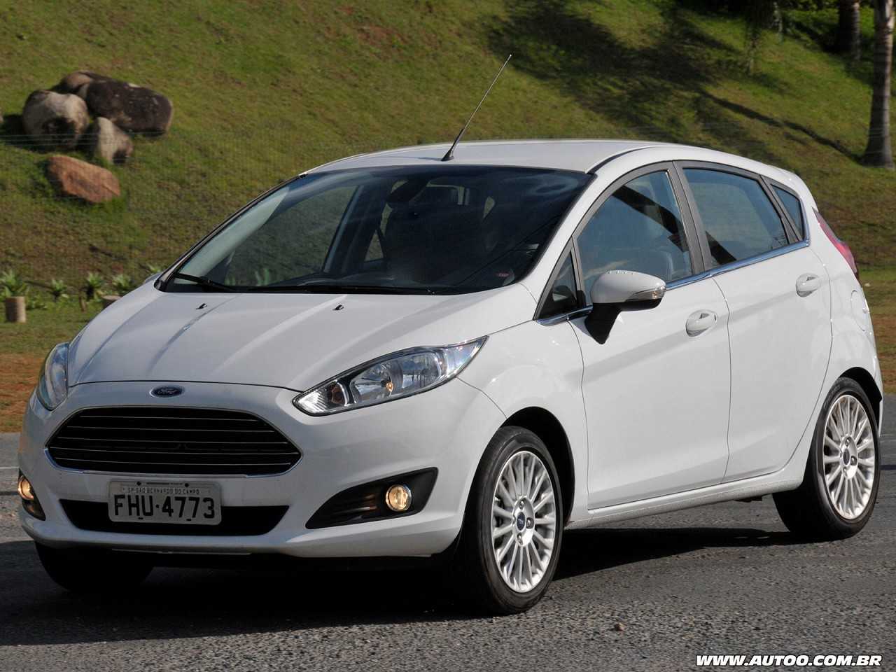FordFiesta 2015 - ngulo frontal