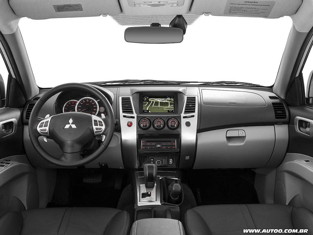 MitsubishiPajero HPE 2014 - painel