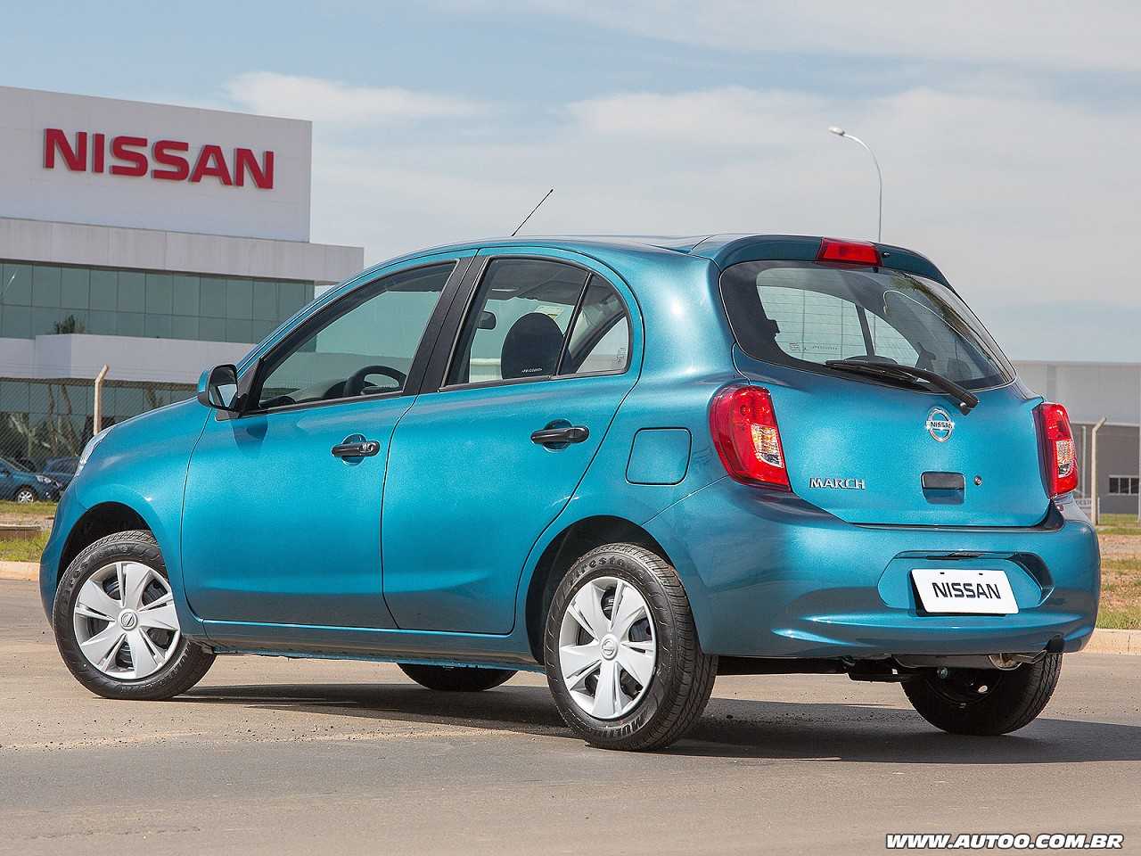 Nissan�March 2015 - �ngulo traseiro