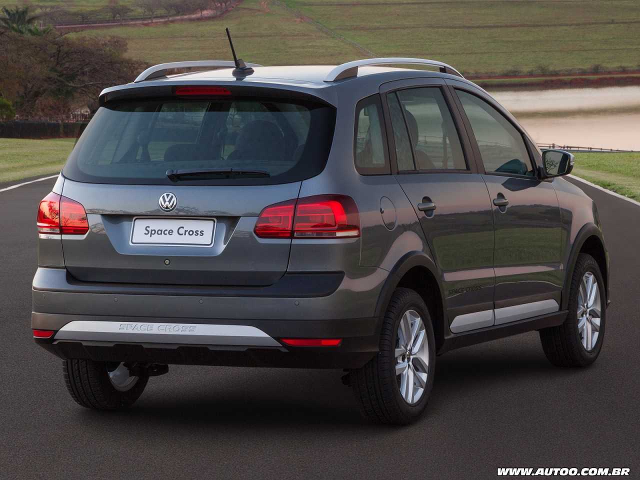 Volkswagen�Space Cross 2016 - �ngulo traseiro