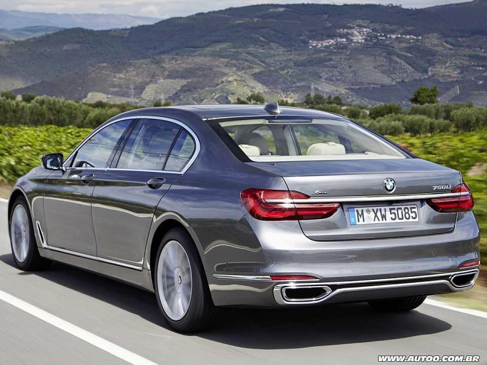 BMW�S�rie 7 2015 - �ngulo traseiro