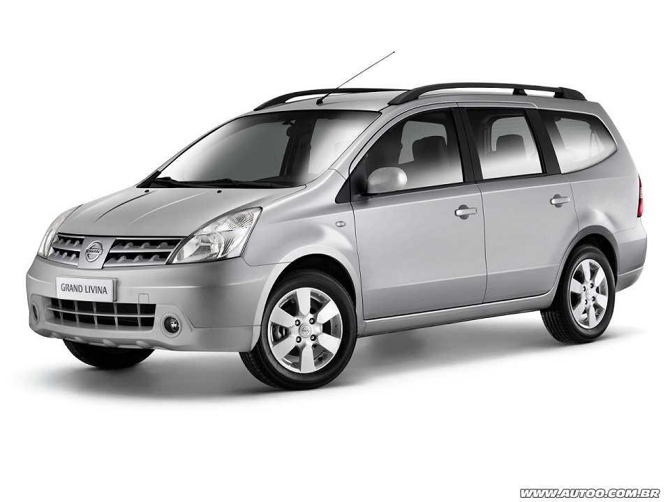 Nissan�Grand Livina 2011 - �ngulo frontal