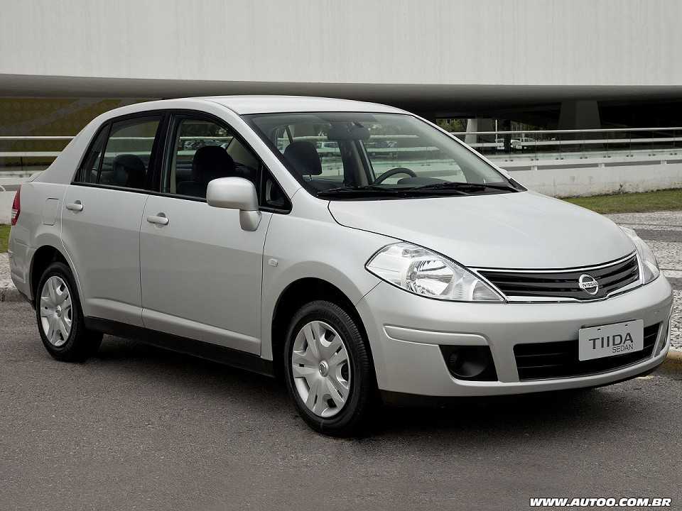 Nissan�Tiida Sedan 2012 - �ngulo frontal