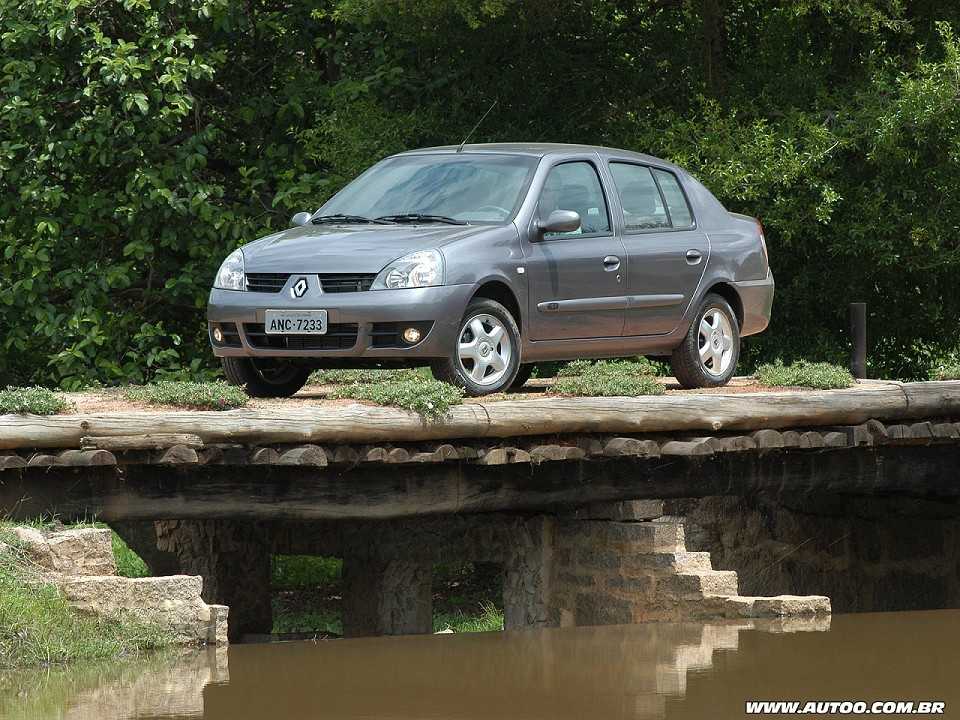 Renault�Clio Sedan 2008 - �ngulo frontal