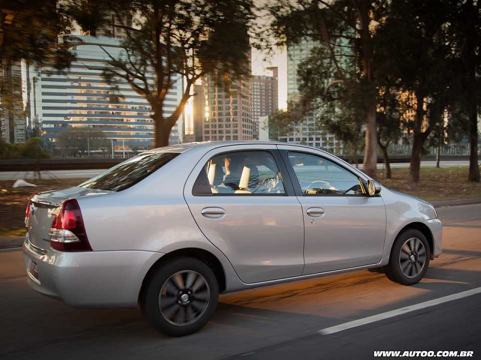 Toyota�Etios Sed� 2015 - �ngulo traseiro