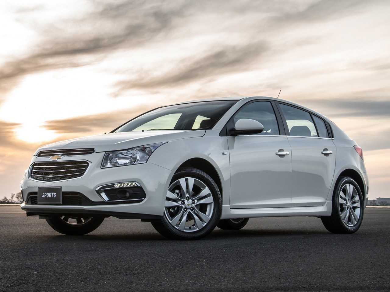 Chevrolet�Cruze Sport6 2015 - �ngulo frontal