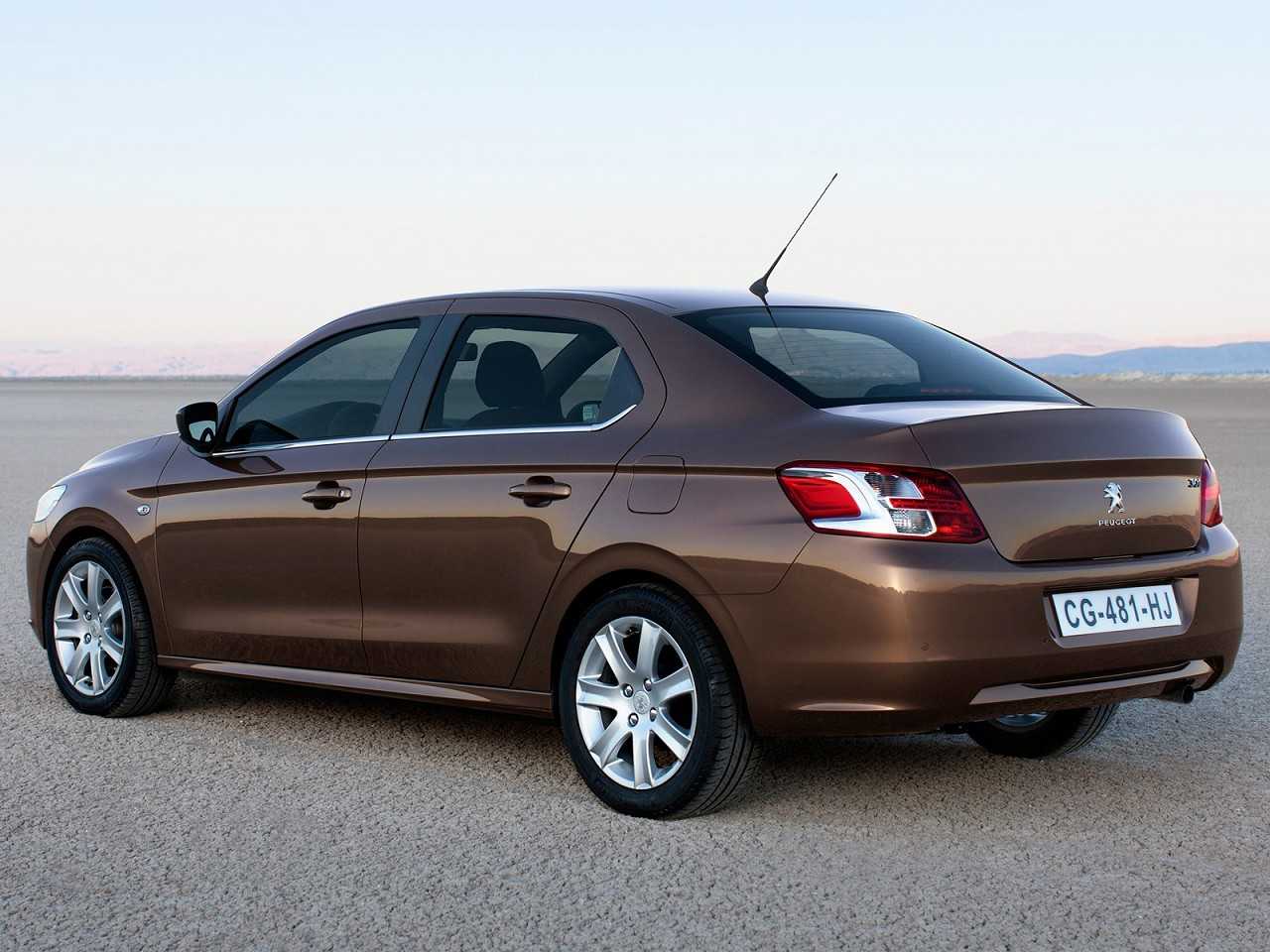 Peugeot�301 2017 - �ngulo traseiro