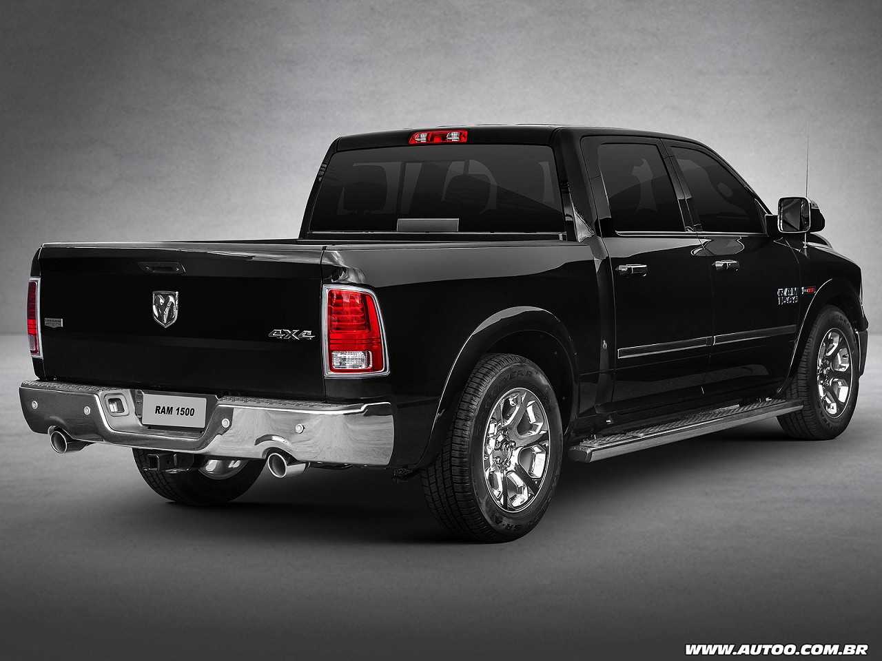 RAM�1500 2016 - �ngulo traseiro