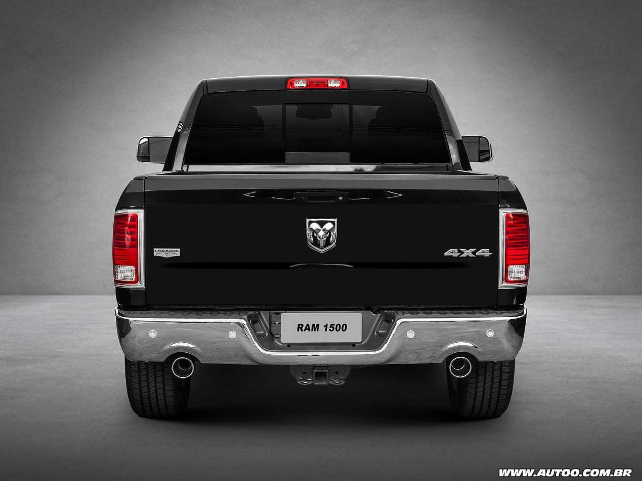 RAM�1500 2016 - �ngulo traseiro