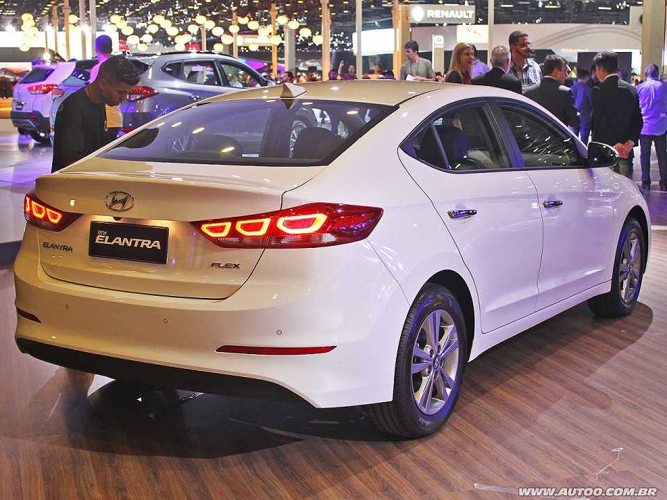 Hyundai�Elantra 2017 - �ngulo traseiro