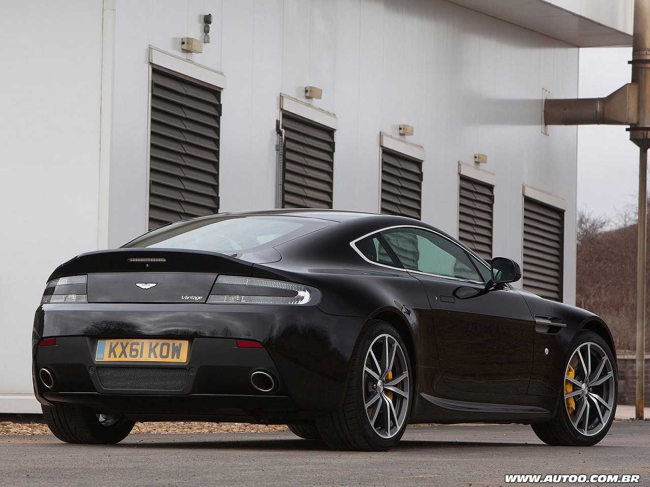 Aston Martin�Vantage 2012 - �ngulo traseiro