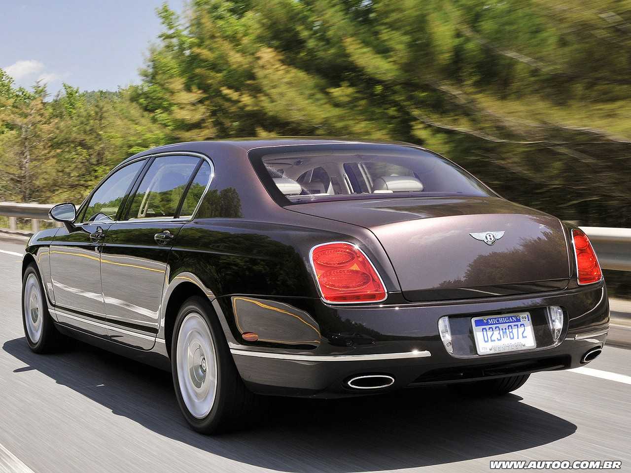 Bentley�Flying Spur - Foto 2 de 2 - 1600 x 1200 pixels2009 - �ngulo traseiro
