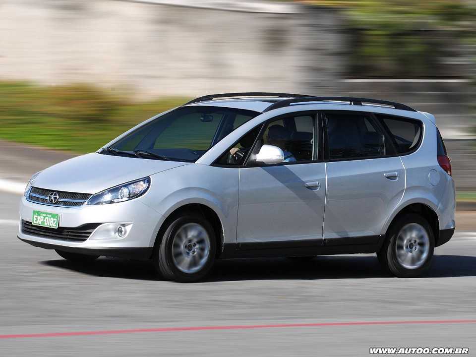 JAC�J6 2013 - �ngulo frontal