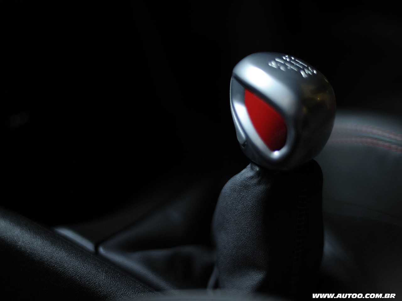 Peugeot�208 2014 - c�mbio