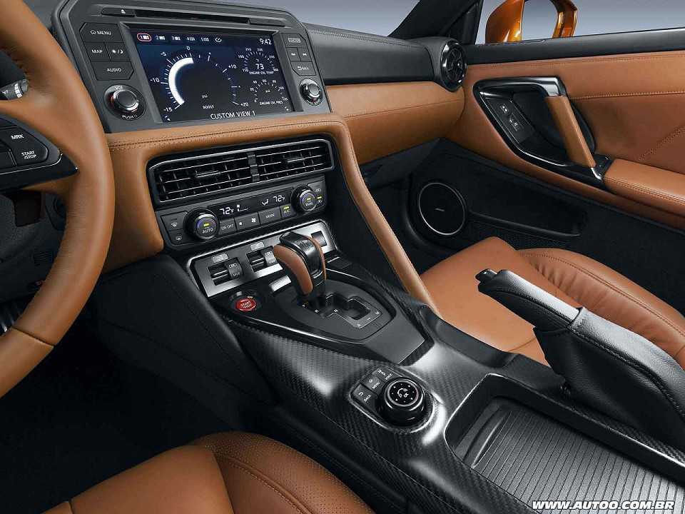 Nissan GT-R 2017 - console central