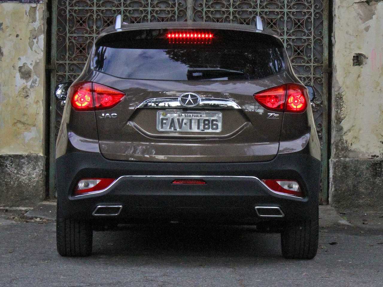 JAC�T50 2016 - traseira