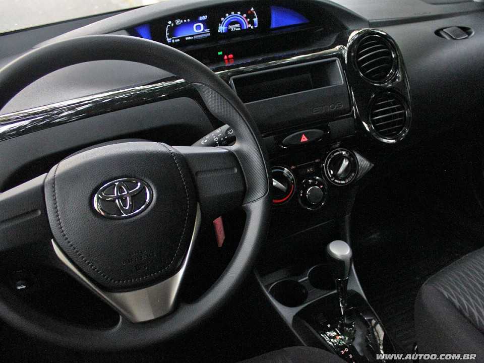 Toyota Etios 2017 - painel