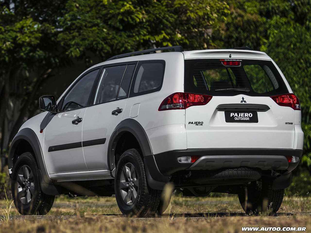 Mitsubishi�Pajero HPE 2017 - �ngulo traseiro