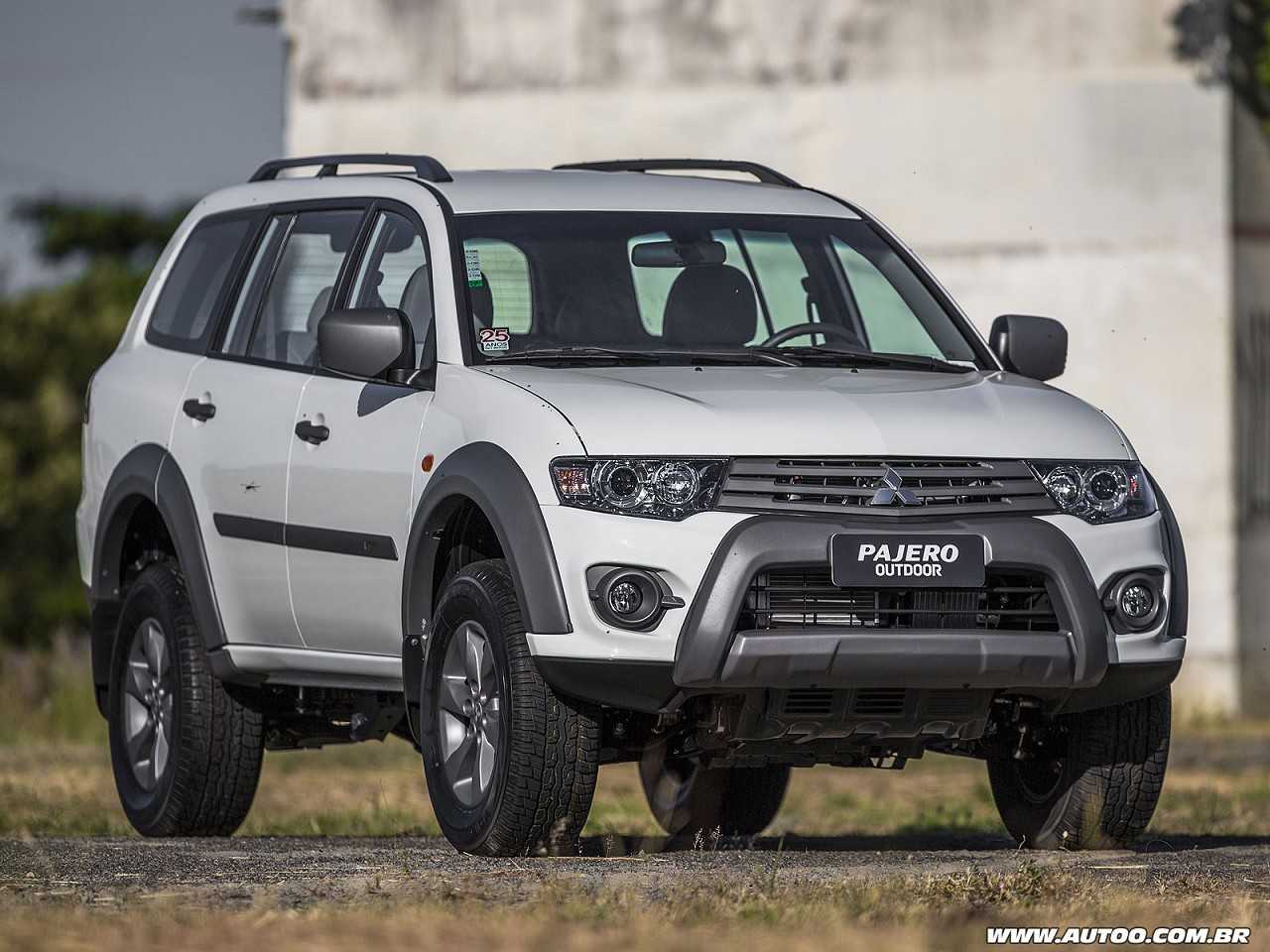 Mitsubishi�Pajero HPE - Foto 1 de 12 - 1600 x 1200 pixels2017 - �ngulo frontal