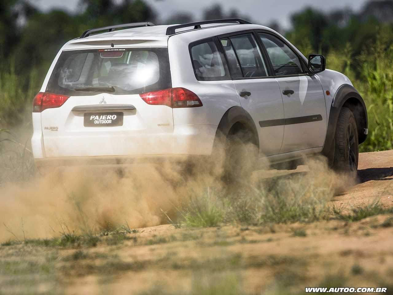 Mitsubishi�Pajero HPE 2017 - �ngulo traseiro