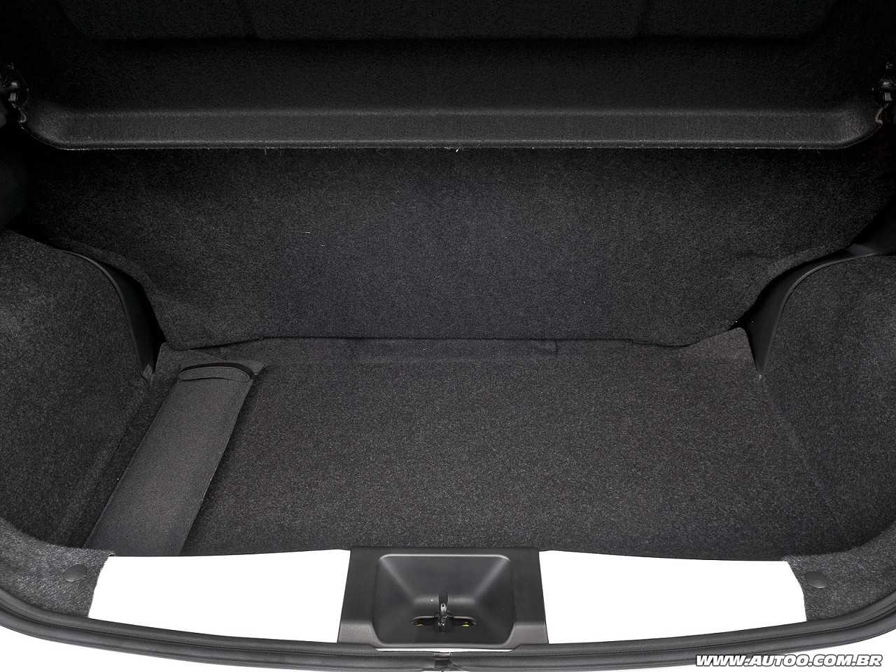 Nissan�March 2017 - porta-malas