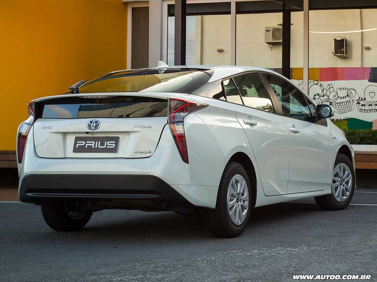 ToyotaPrius 2016 - ngulo traseiro