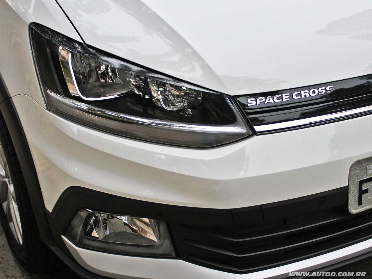 Volkswagen�Space Cross 2017 - far�is