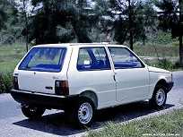 Em 1984 o Fiat Uno inaugura o conceito de carro pequeno por fora e grande por dentro
