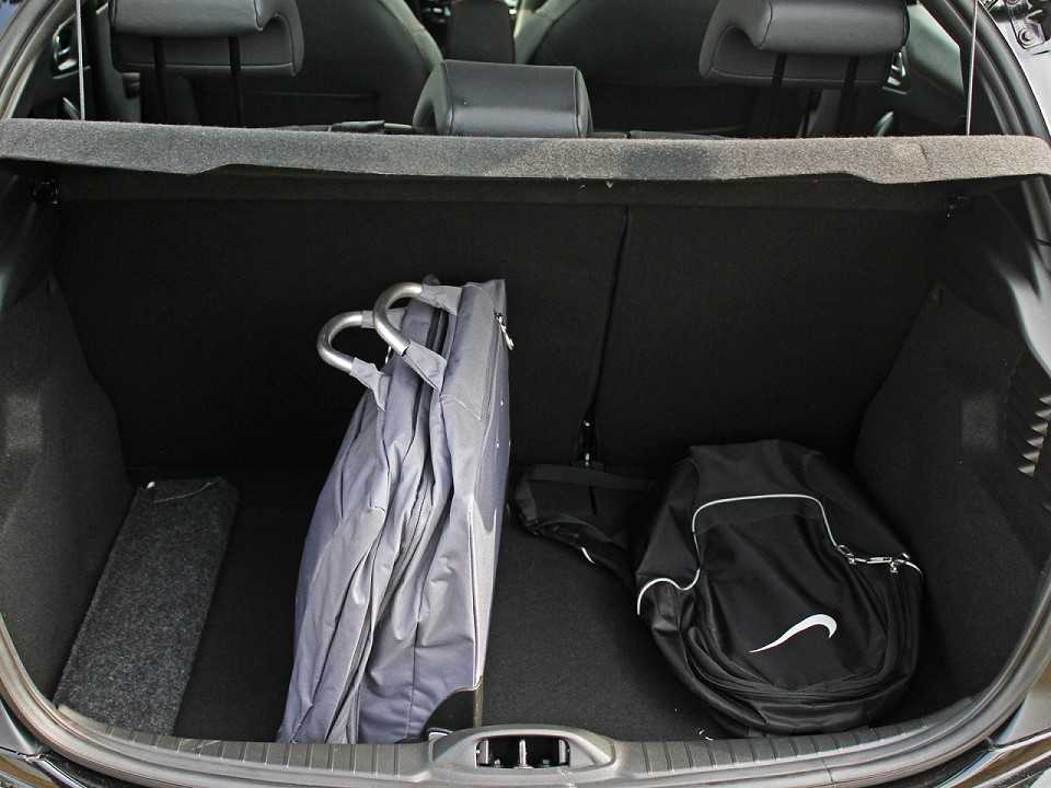 Peugeot208 2017 - porta-malas