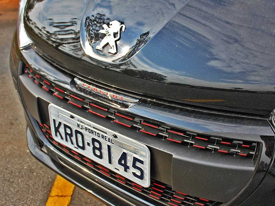 Peugeot208 2017 - grade frontal